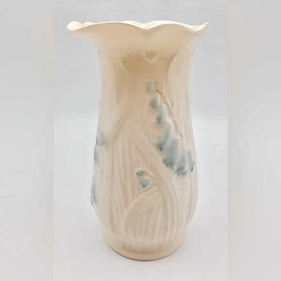 Delicate Floral Porcelain Vase made in Ireland 🇮🇪 by Belleek, Beautiful! - Picture 4 of 5
